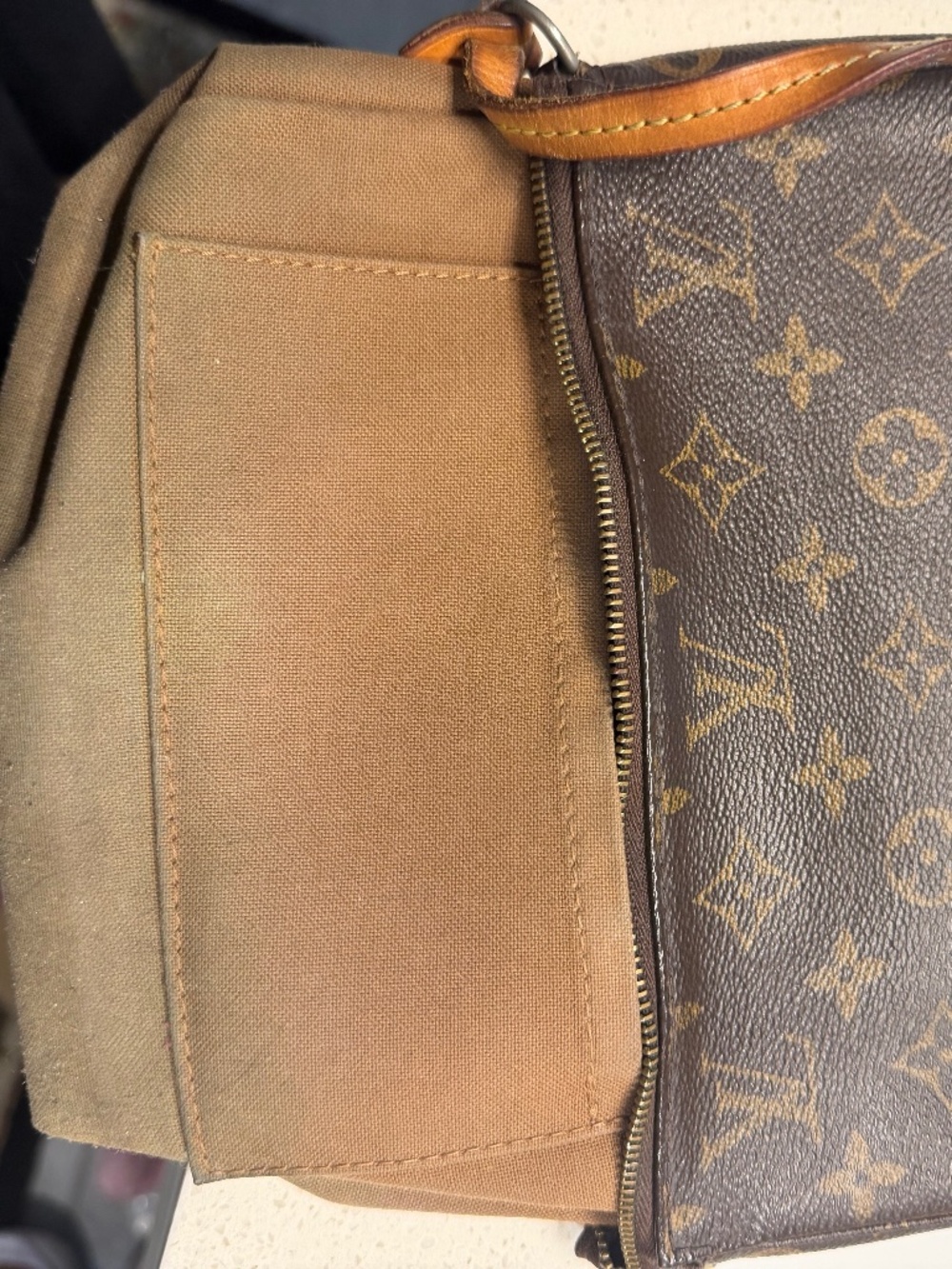 Authentic Louis Vuitton Pochette – Monogram – Very Good  Pre-Owned Condition - Picture 12 of 13
